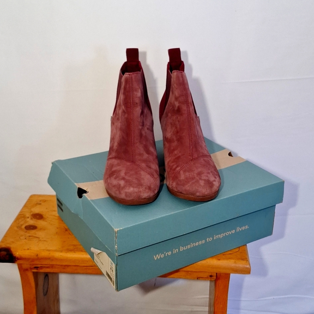 Rare! GUC In Box Toms Kelsey Women's Burgundy Leather / Suede 8.5 Boots